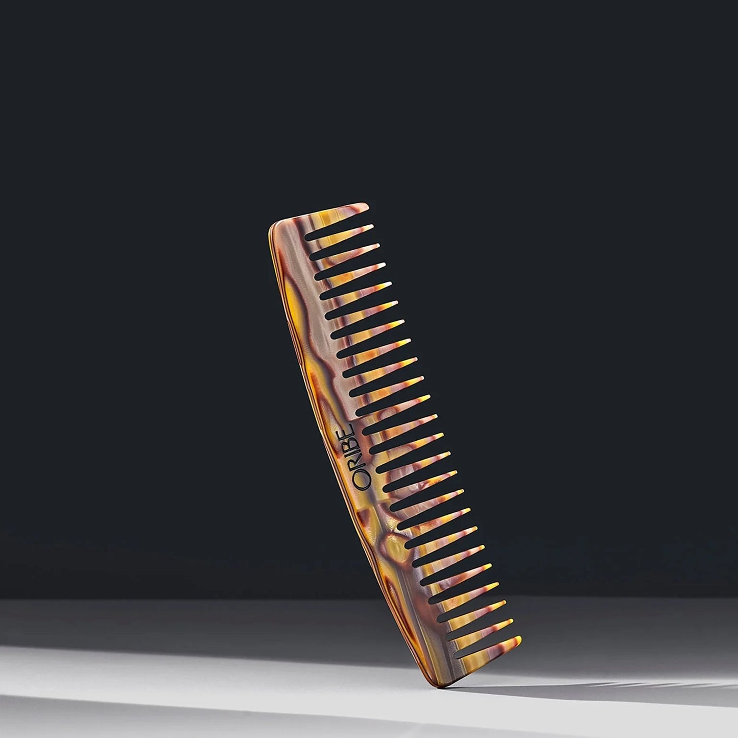 Oribe Resin Wide Tooth Comb must-hair