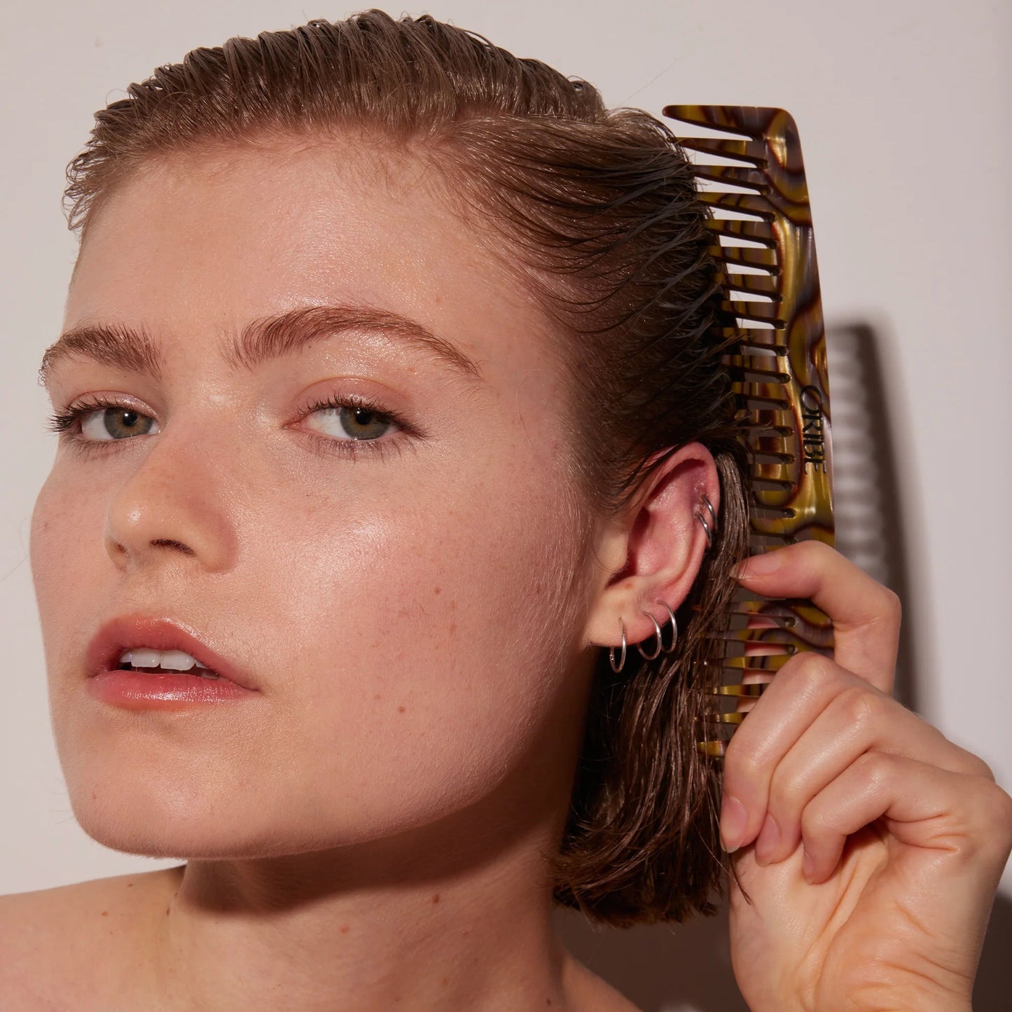 Oribe Resin Wide Tooth Comb must-hair