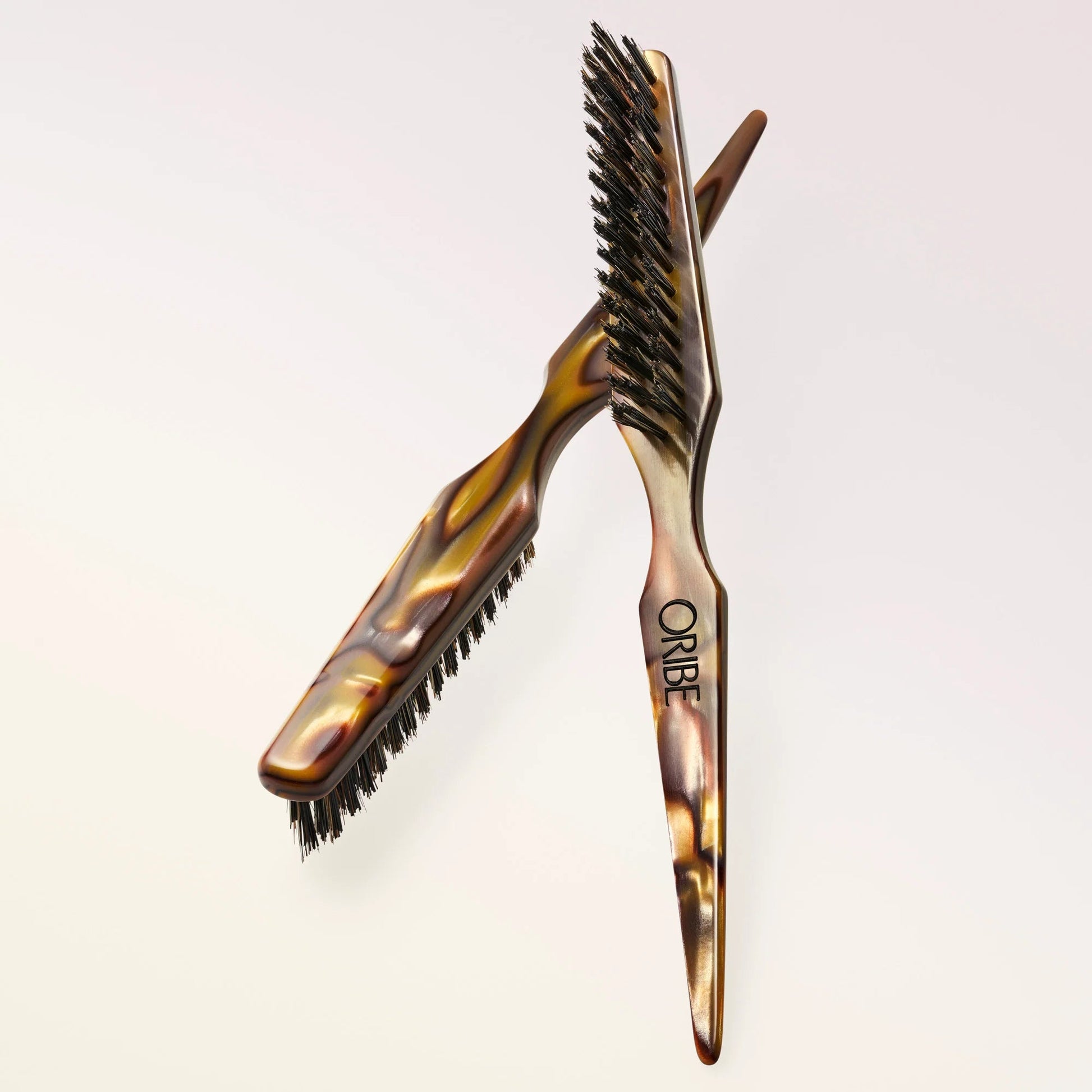 Oribe Italian Resin Teasing Brush must-hair